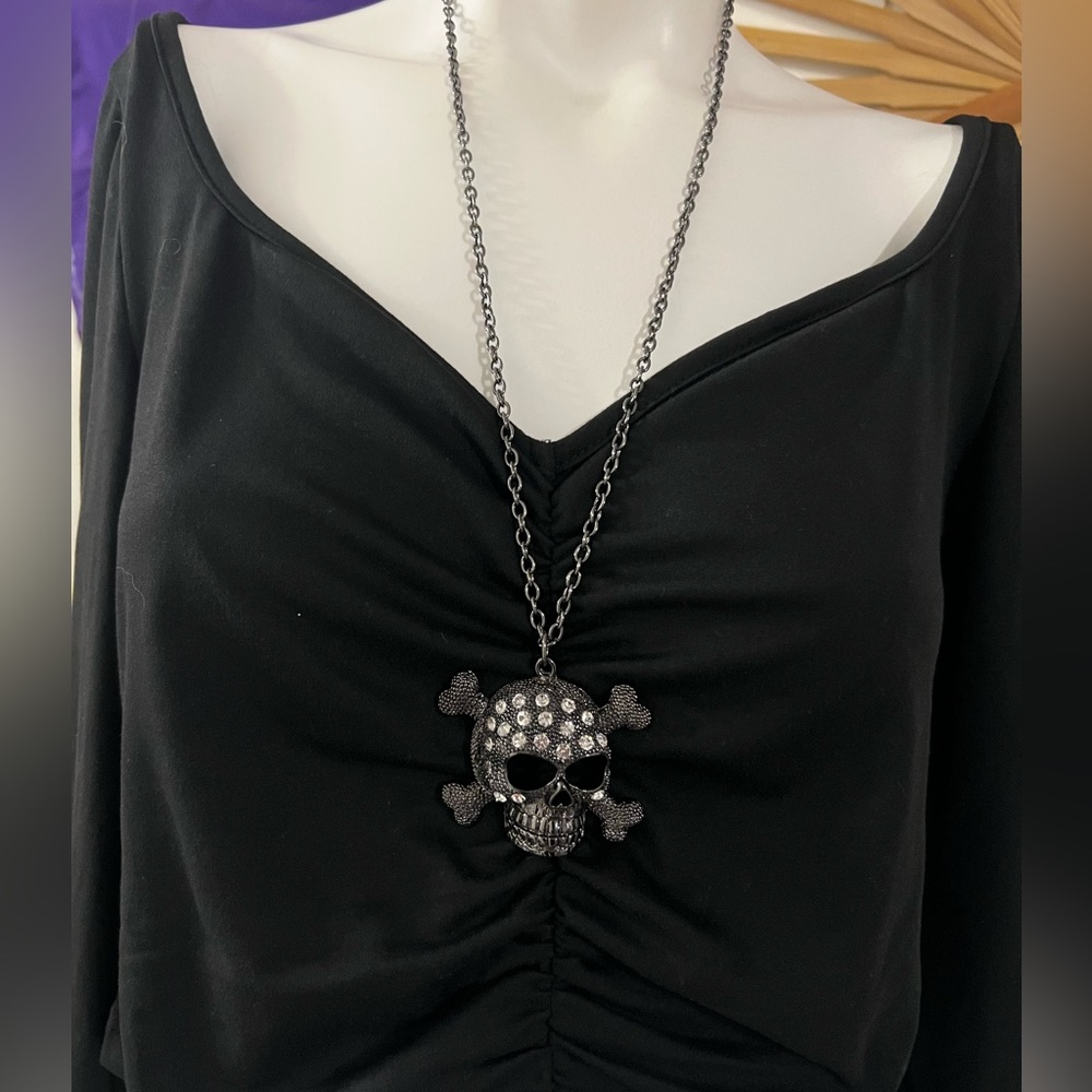 Brand New Fashion Jewelry: Skull Necklace